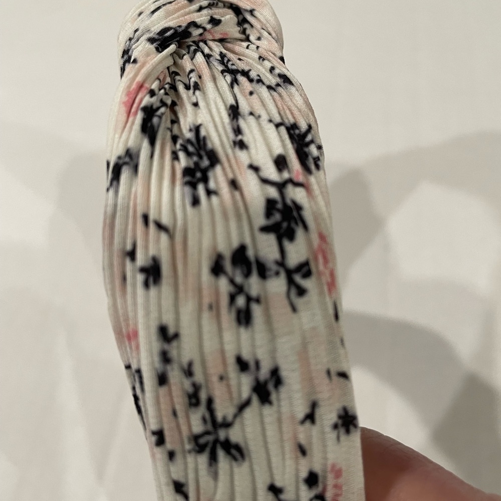 Headband Knotted by Sophie Beautiful silky flowered pattern - Picture 2 of 3